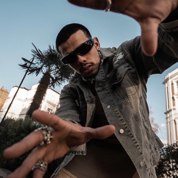 Black Y2K Trendy Wrap Around Silver Futuristic Unisex Rave Party Fashion Glasses - Picture 3 of 5